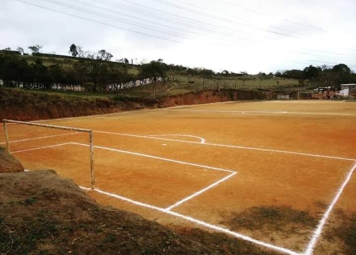 Campo antes da reforma